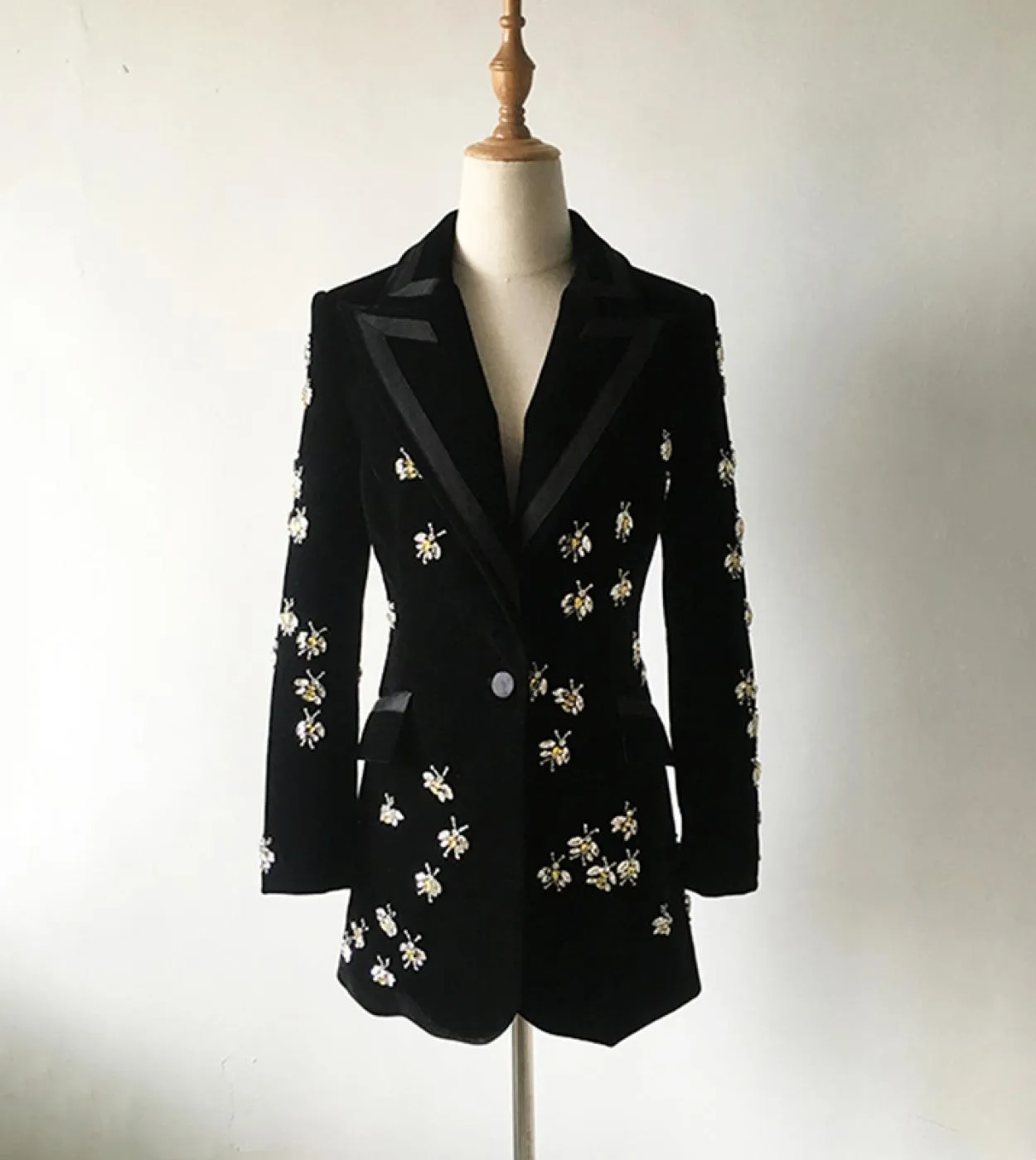 2022 Top Fashion Womens High Street Luxury Blazer in velluto nero con intaglio Animal Bee Beading Fit Blazer Coatblazers