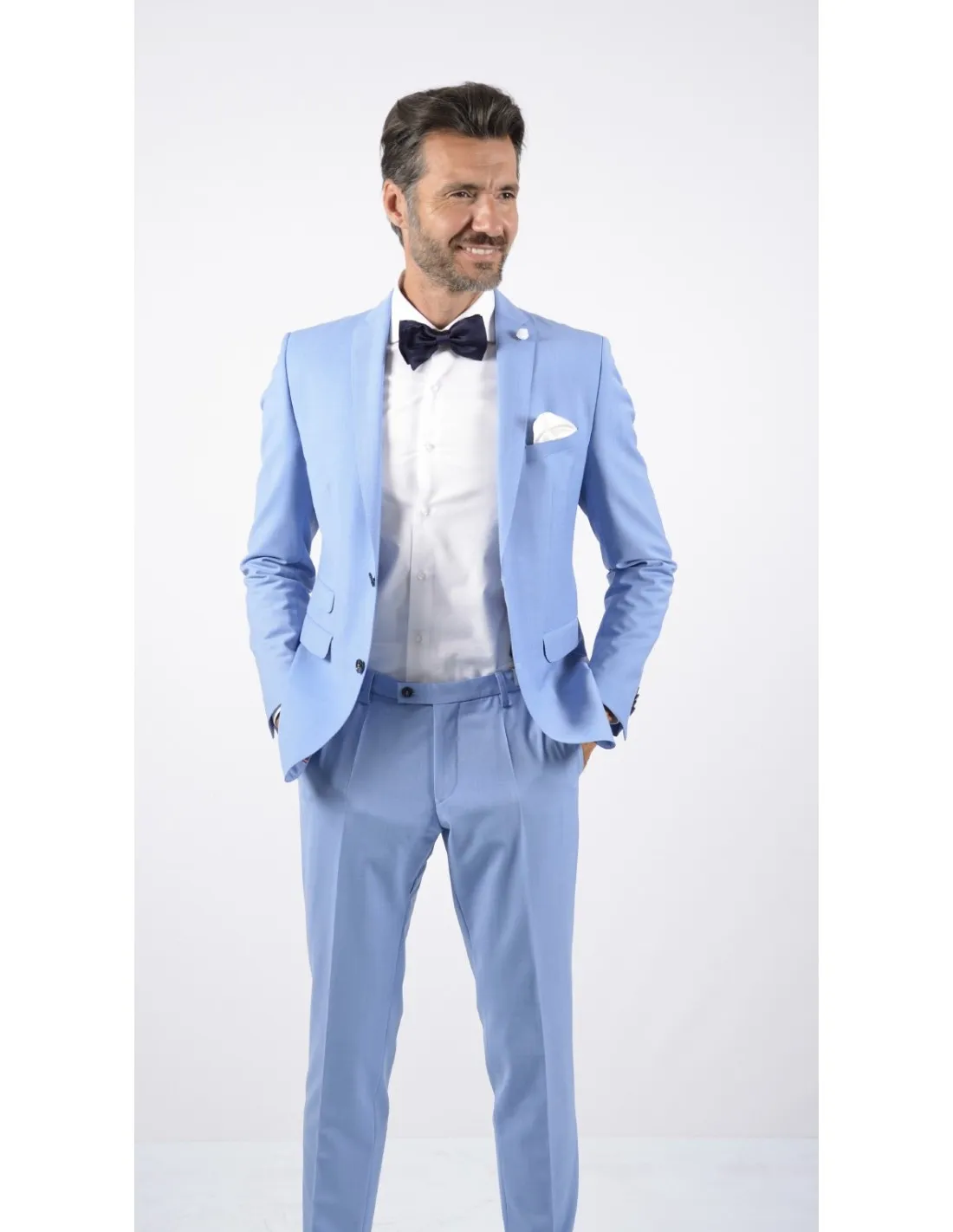 Abito azzurro in fresco lana