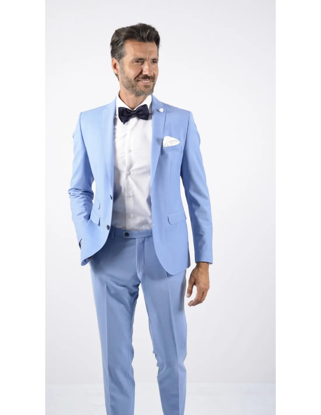 Abito azzurro in fresco lana