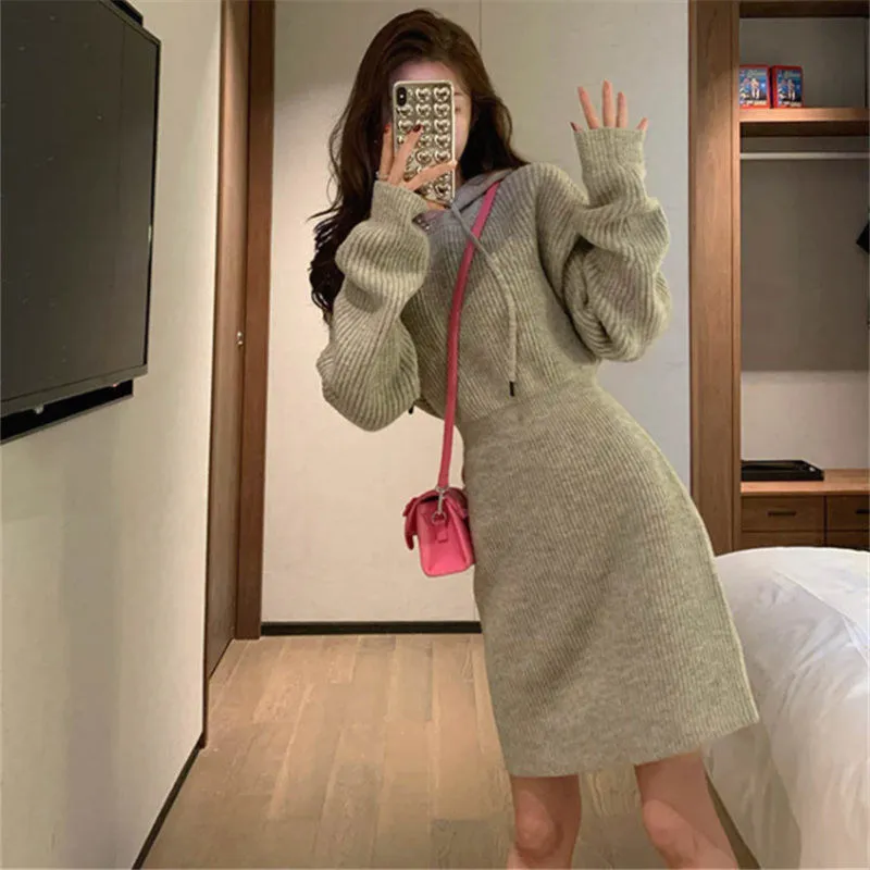 Abito in lana avvitato in stile francese con cappuccio da donna