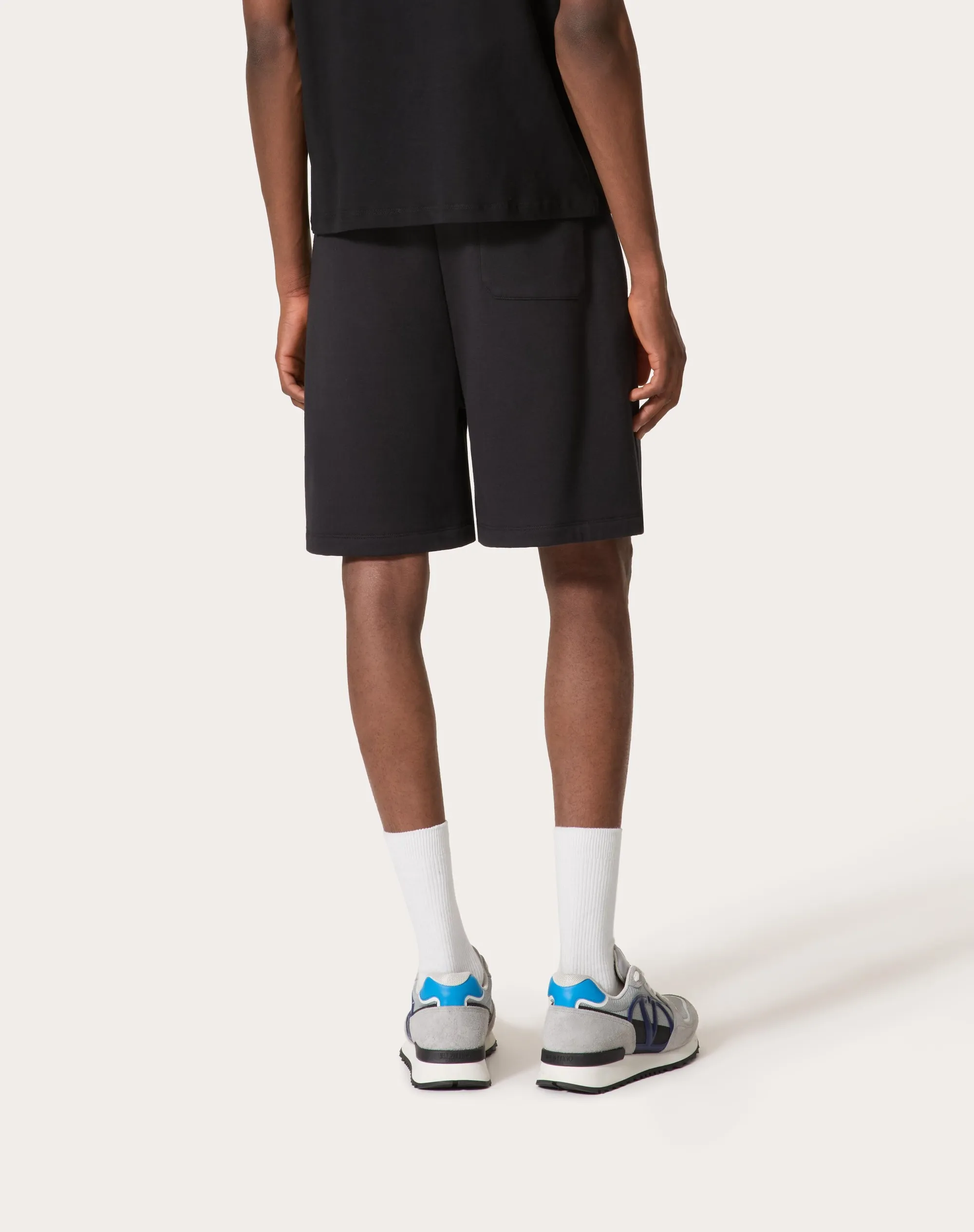 BERMUDA IN COTONE TECNICO CON PATCH VLOGO SIGNATURE