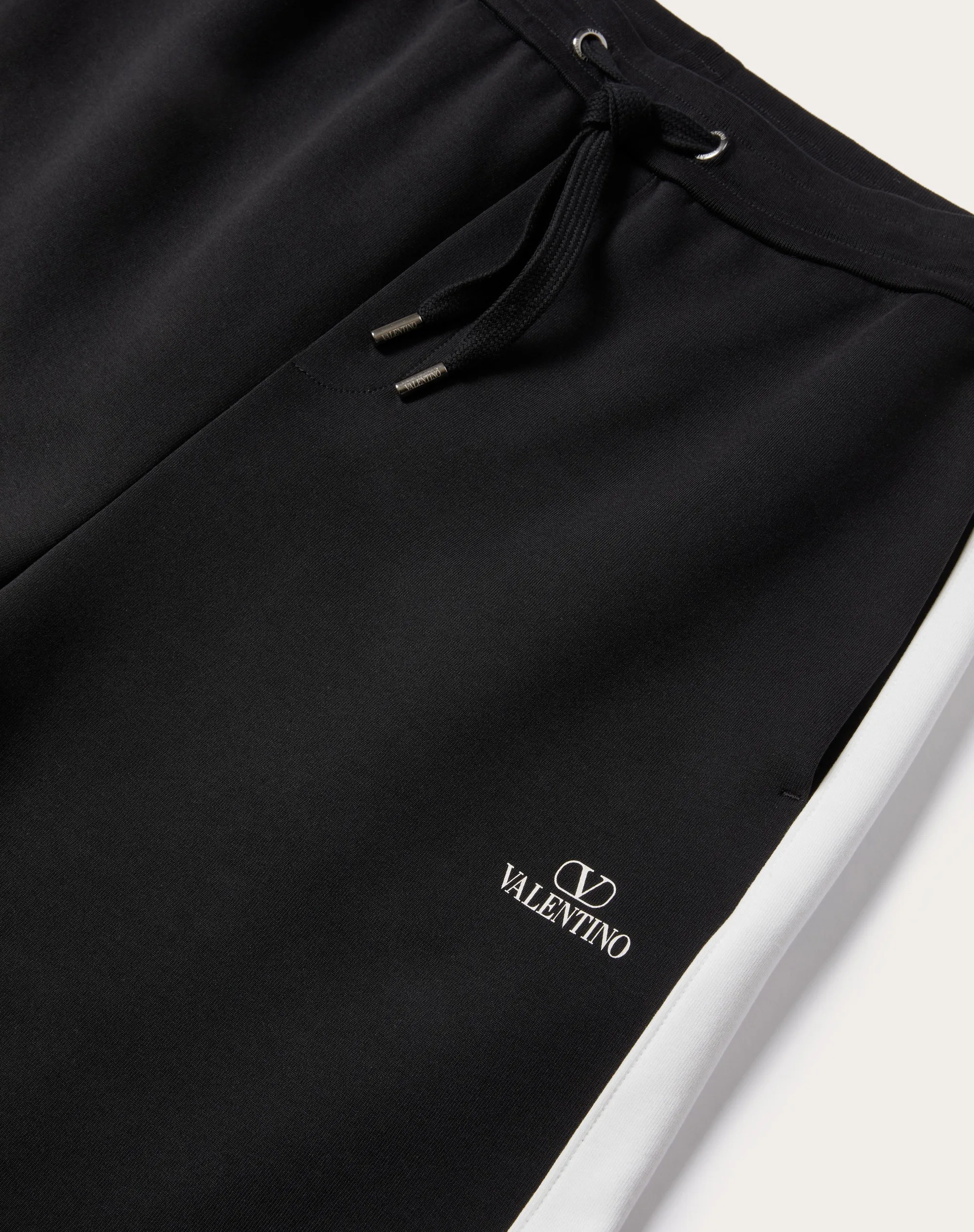 BERMUDA IN COTONE TECNICO CON STAMPA VLOGO VALENTINO