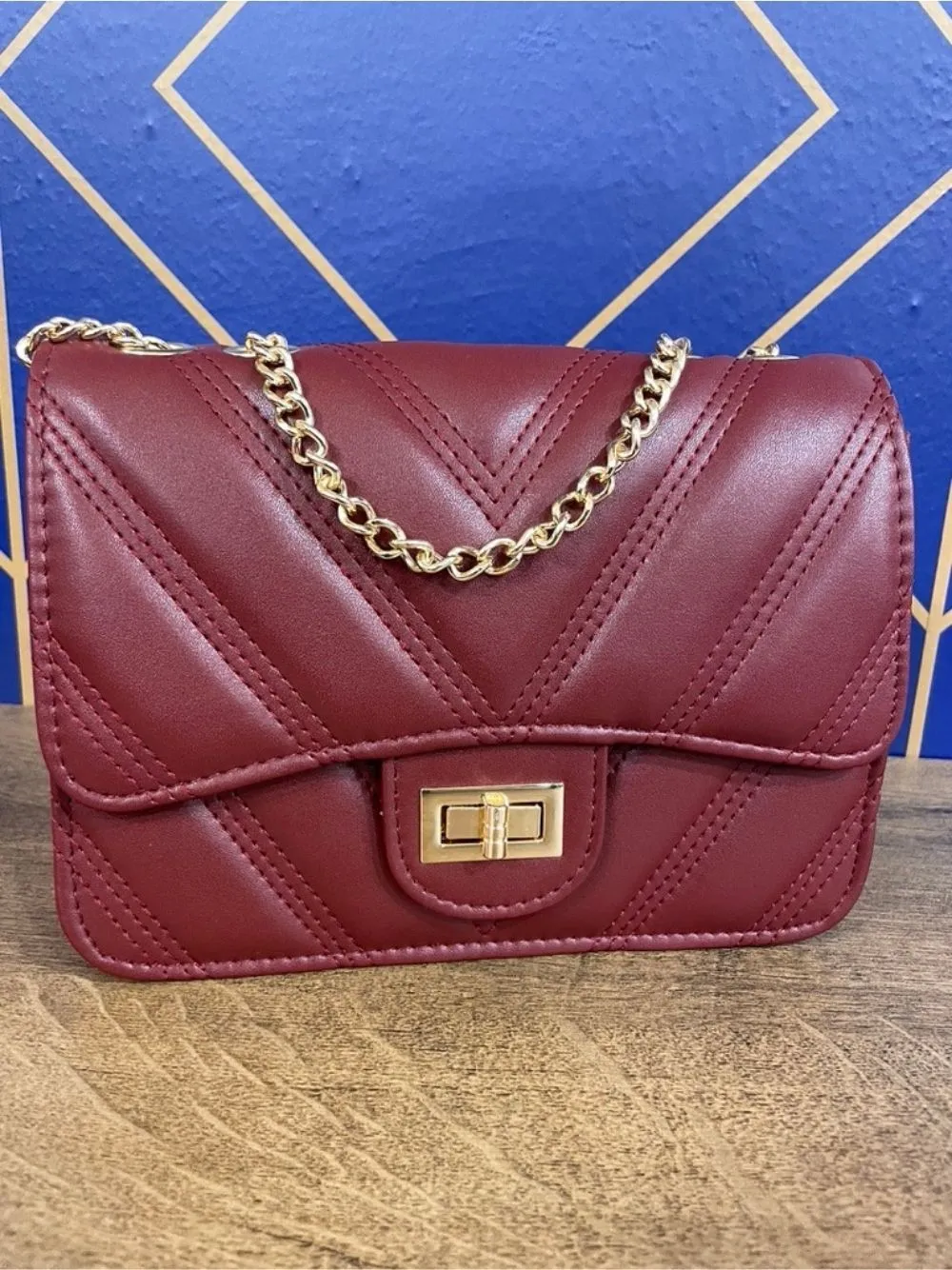 Borsa con cuciture a v e catena