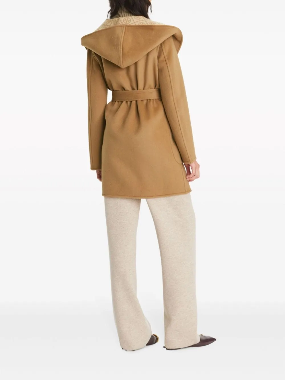 Cappotto con monogramma jacquard in marrone cammello - donna
