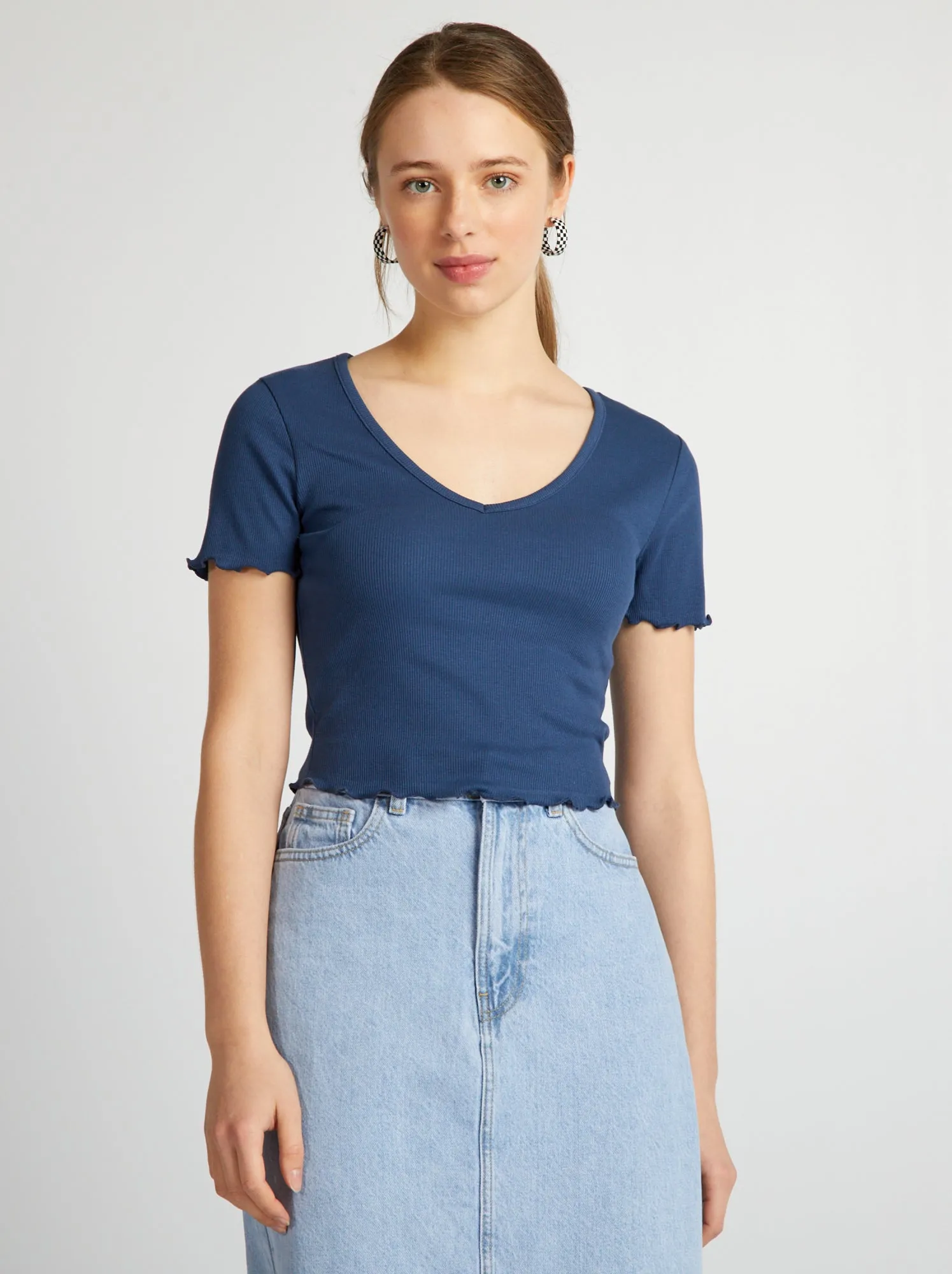 Crop-top con bordi ondulati - BLU