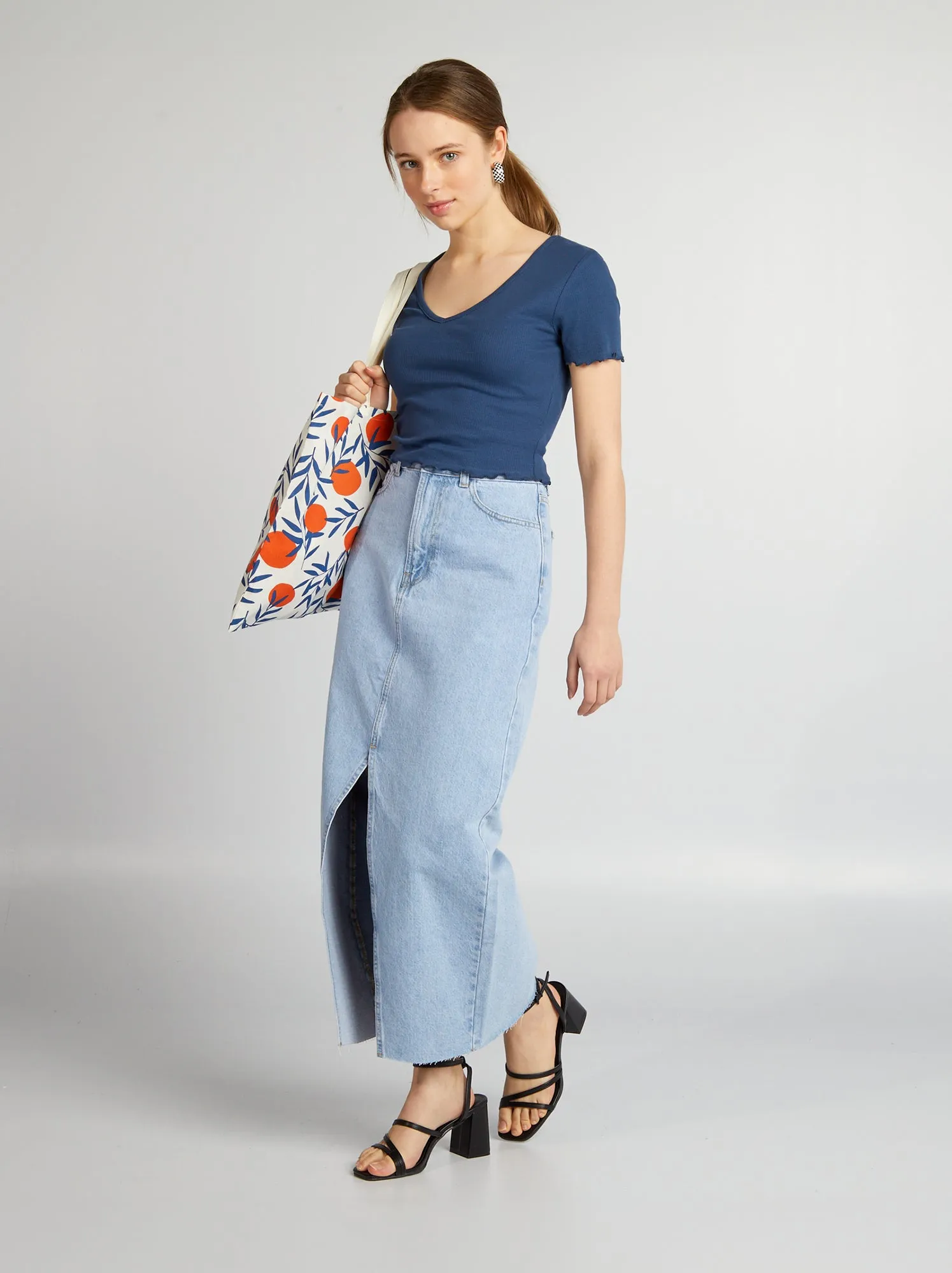 Crop-top con bordi ondulati - BLU