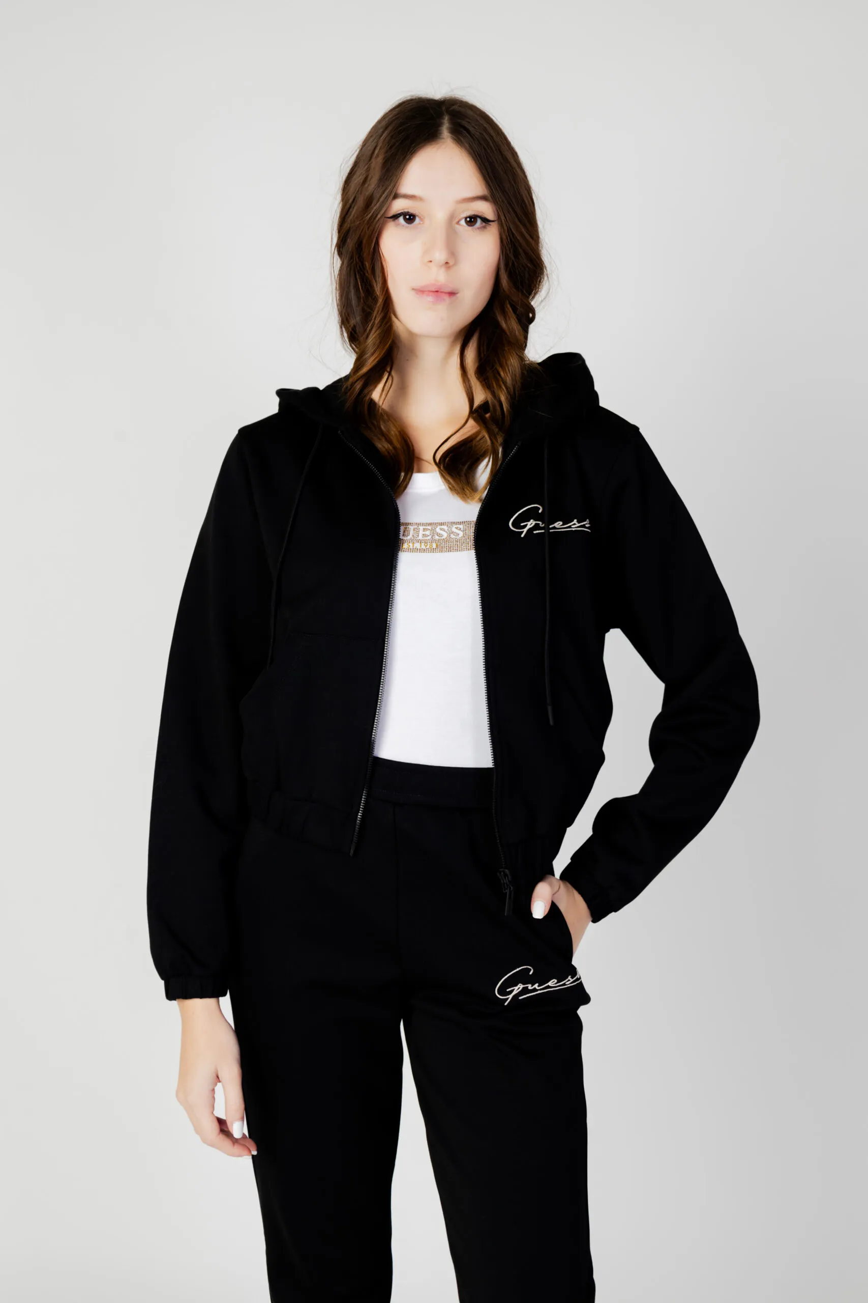 Felpa con cappuccio Guess Active ALLYCIA FULL ZIP CROP Nero