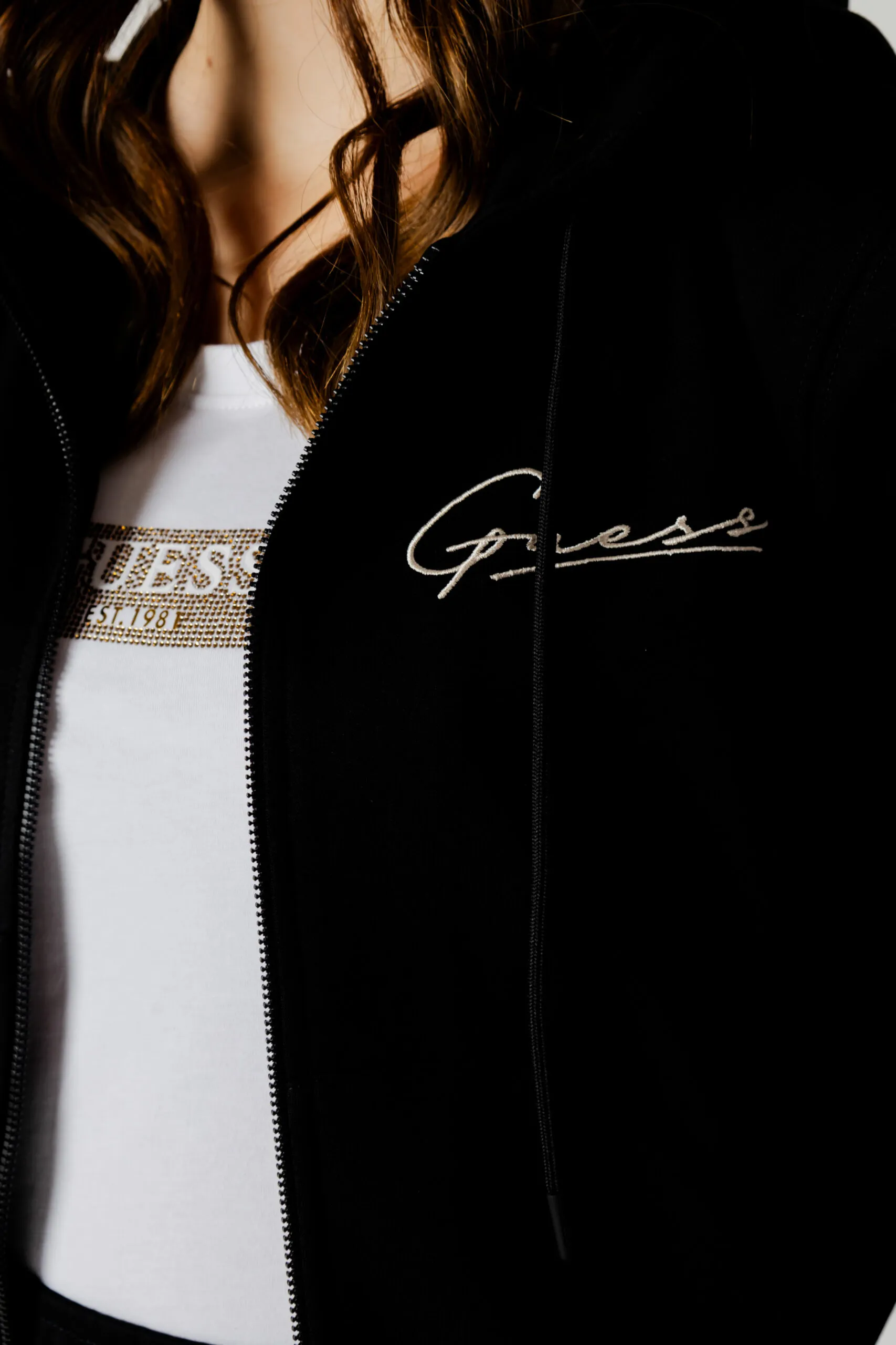 Felpa con cappuccio Guess Active ALLYCIA FULL ZIP CROP Nero