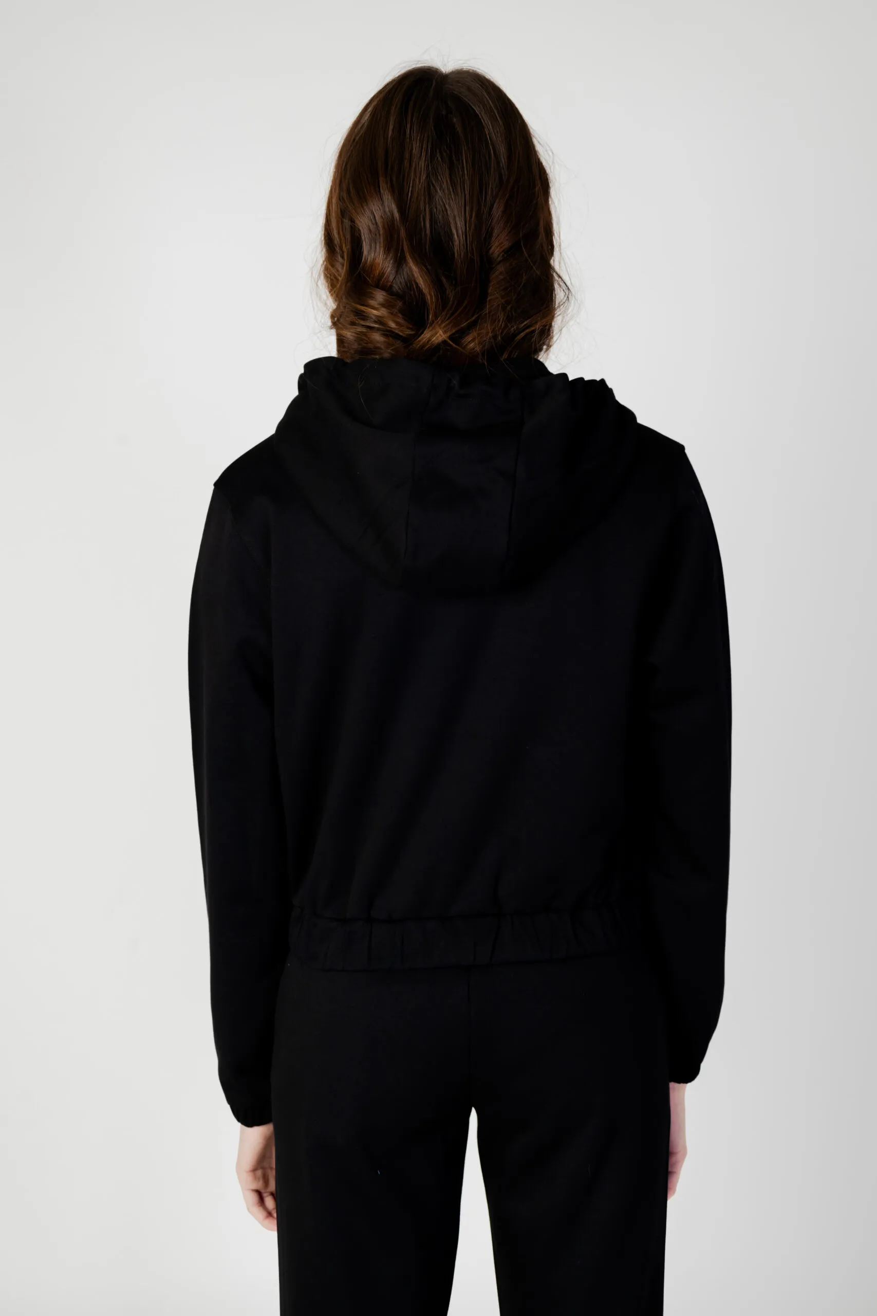 Felpa con cappuccio Guess Active ALLYCIA FULL ZIP CROP Nero