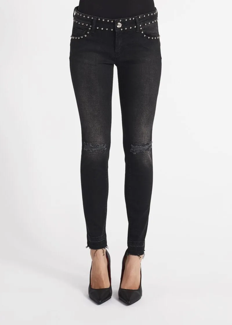 Jeans skinny con bordi a taglio vivo