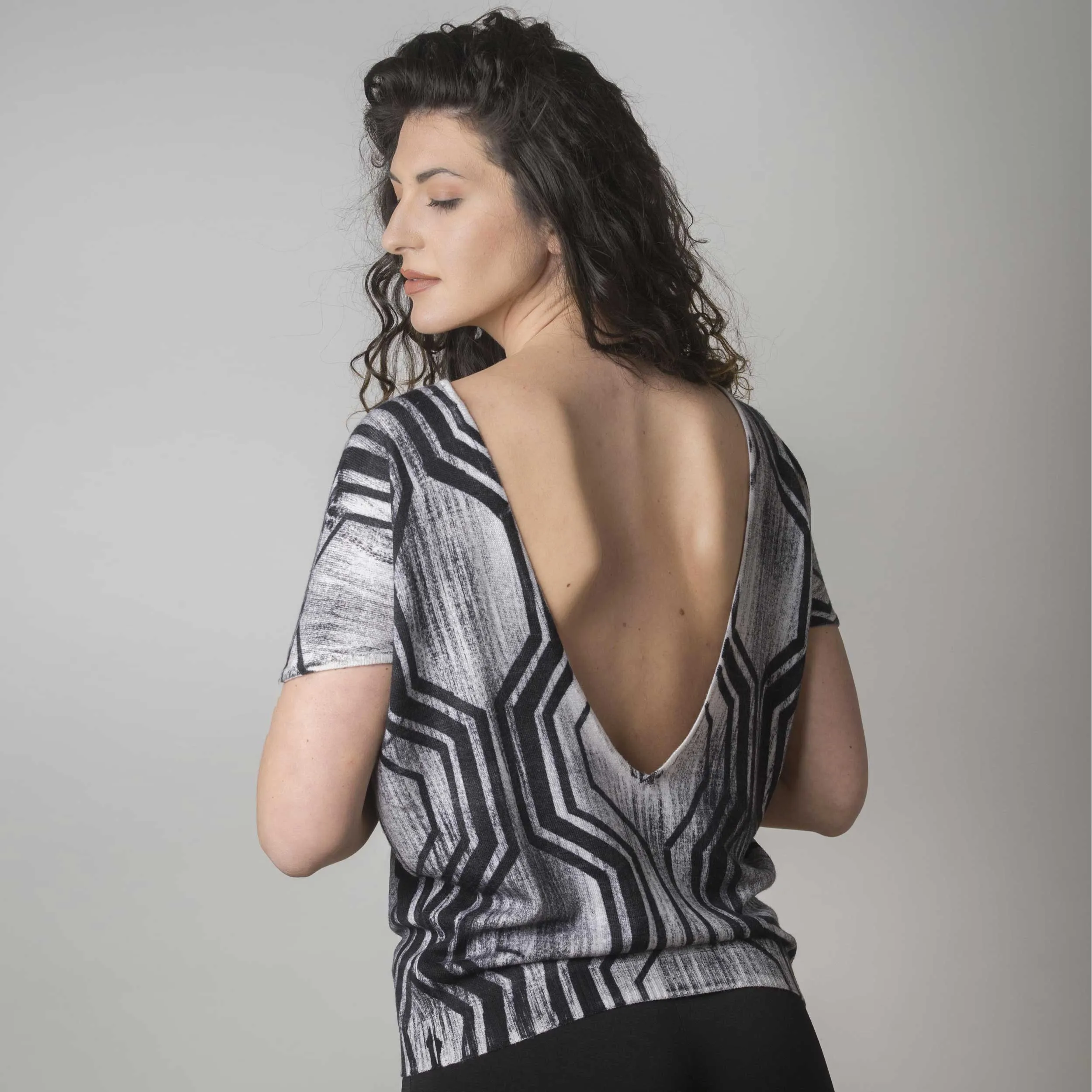 Maglia in Cashmere e Seta Scollo a V Profondo Geometric