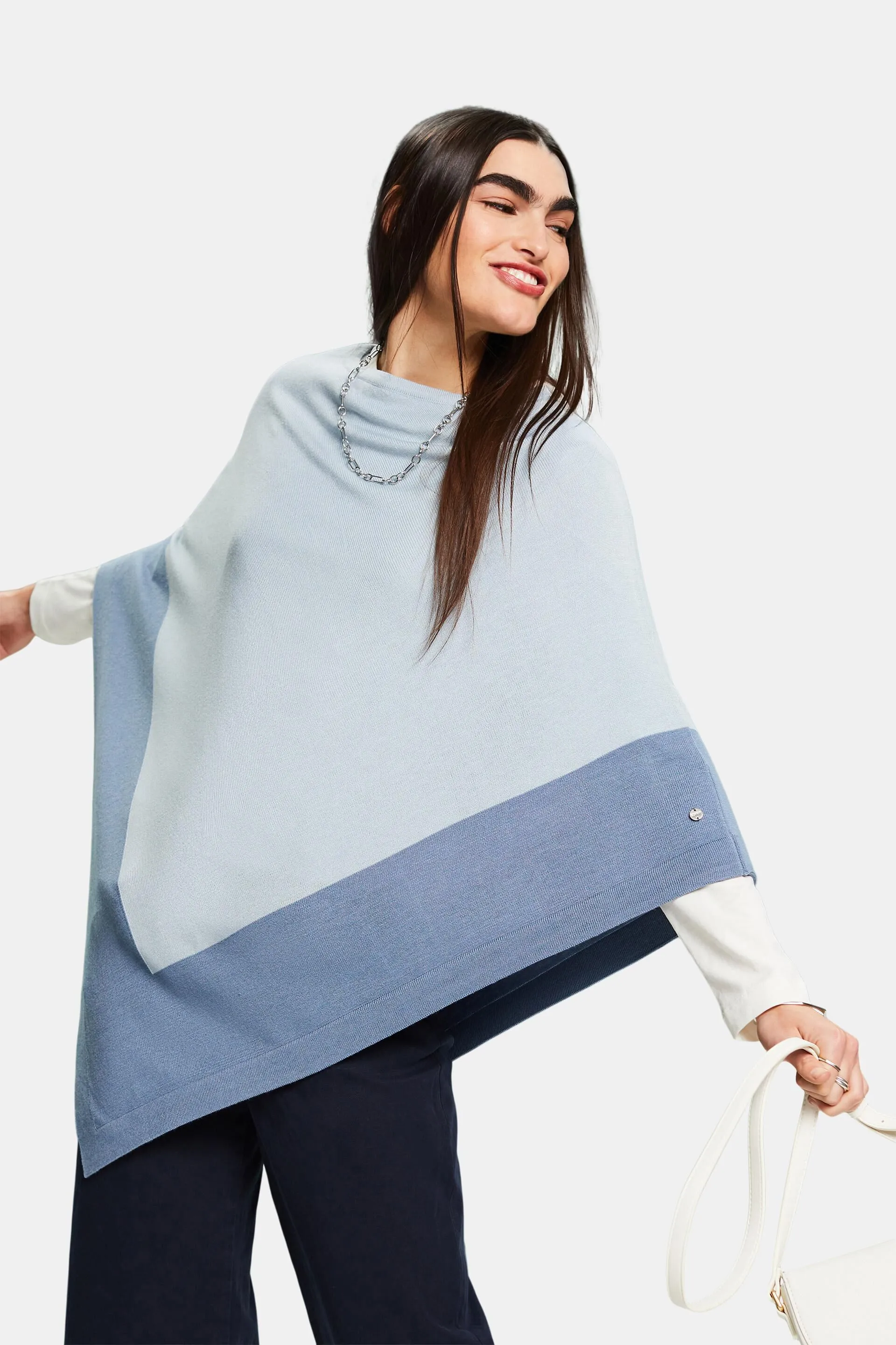 Poncho con fondo a fazzoletto