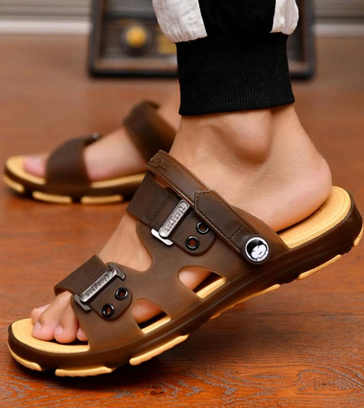 Sandali per uomo Scarpe firmate Pantofole da spiaggia estive Moda antiscivolo Scarpe casual durevoli Gladiatore Zapatos Eva