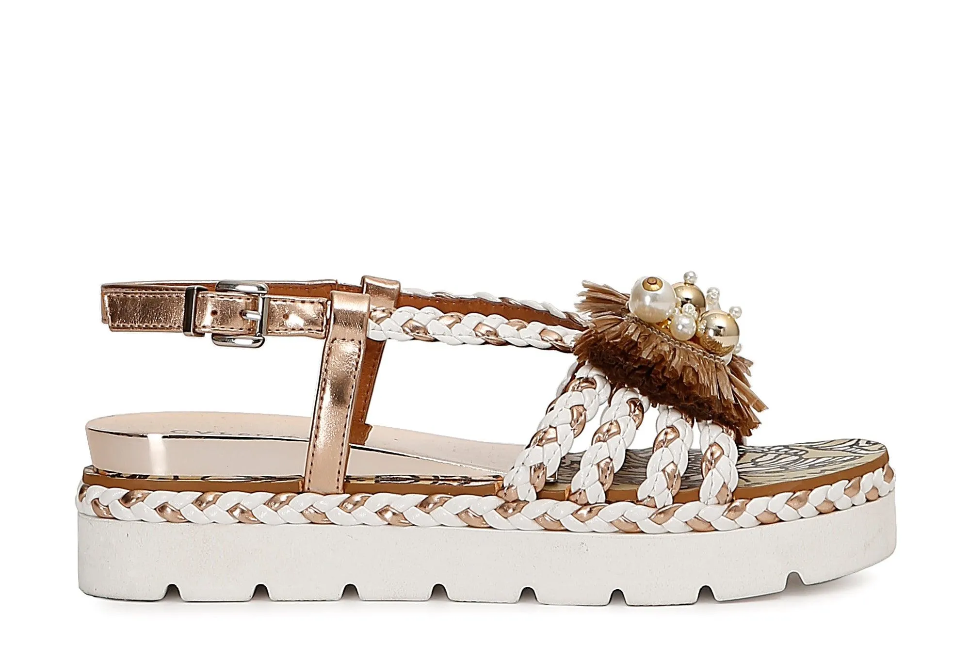 SANDALO CON TRECCE E ACCESSORIO