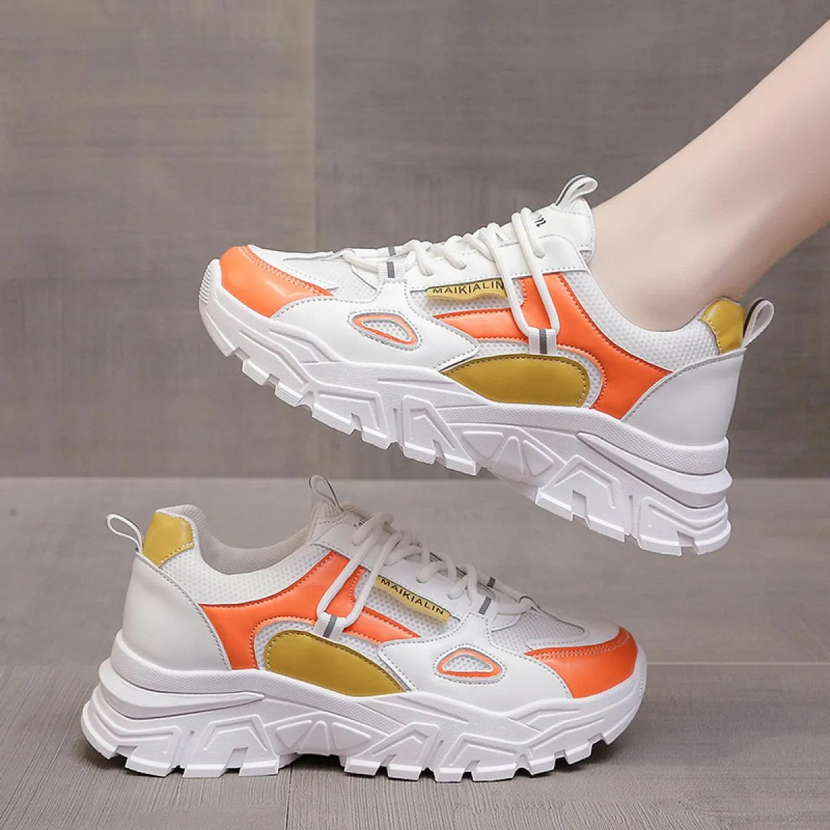 Scarpe da ginnastica con plateau da donna Scarpe da donna di nuovo stile Scarpe da studente Stringate Suola spessa Scarpe sporti