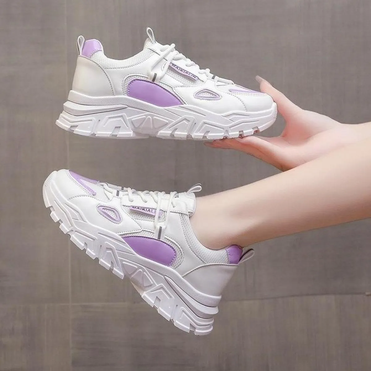 Scarpe da ginnastica con plateau da donna Scarpe da donna di nuovo stile Scarpe da studente Stringate Suola spessa Scarpe sporti