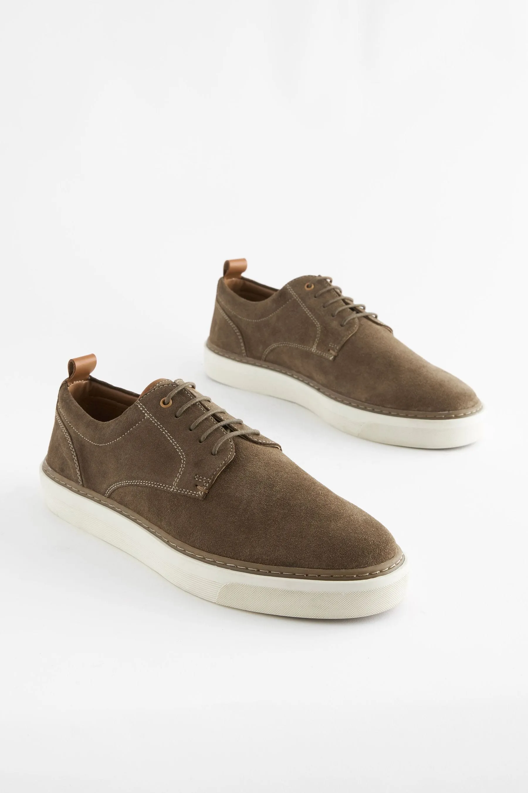 Scarpe derby scamosciata con suola sagomata    