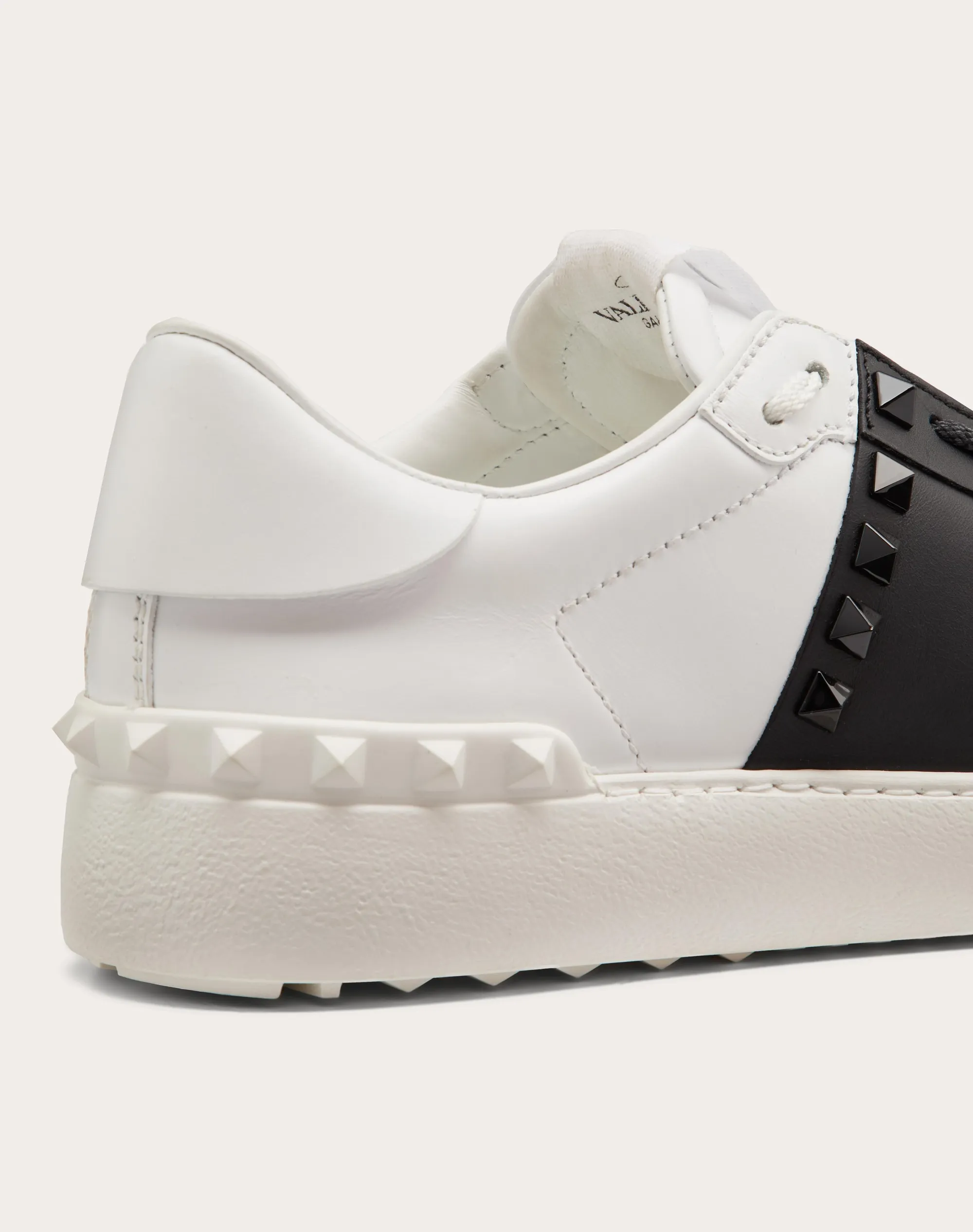 SNEAKER ROCKSTUD UNTITLED IN VITELLO CON BORCHIE IN TONO