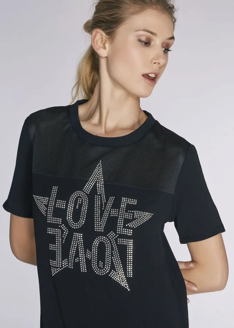T-shirt in tessuto tecnico con borchie